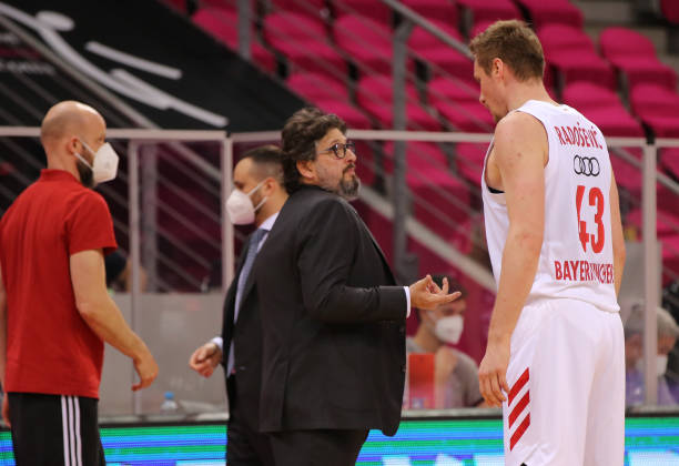 巴萨主教练 巴萨主教练