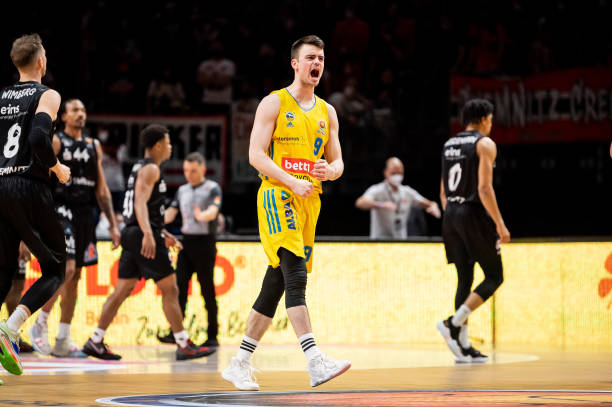 的表现不仅 的表现不仅