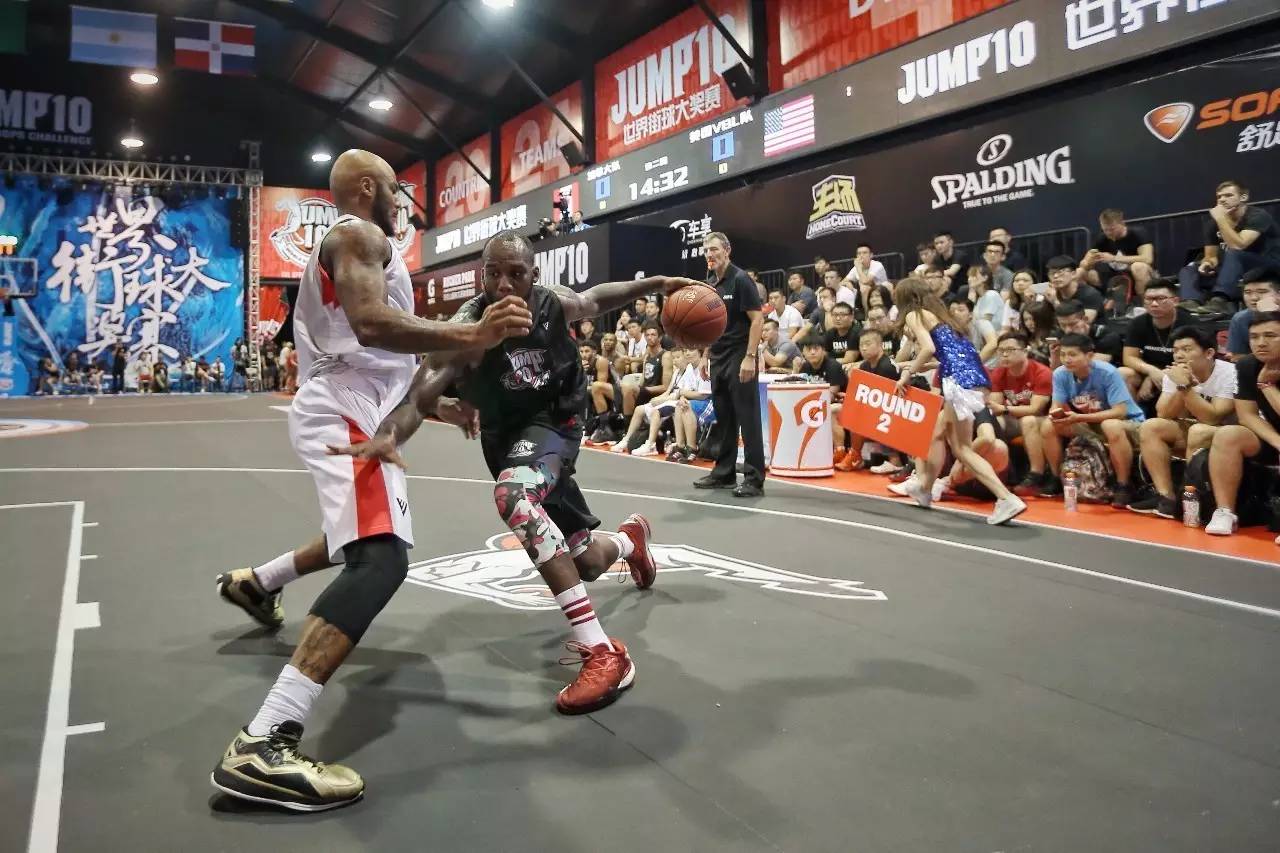 詹姆斯与东 詹姆斯与东