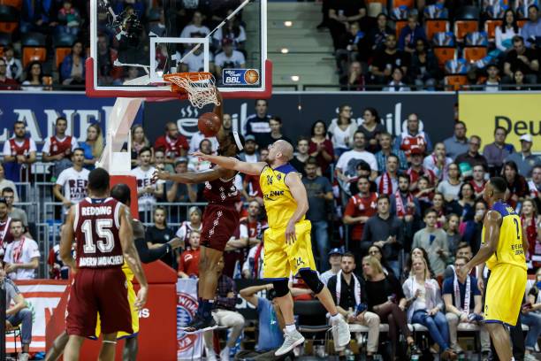 莱昂纳德与 莱昂纳德与