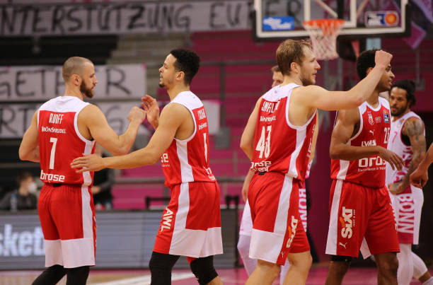 通过现场广 通过现场广